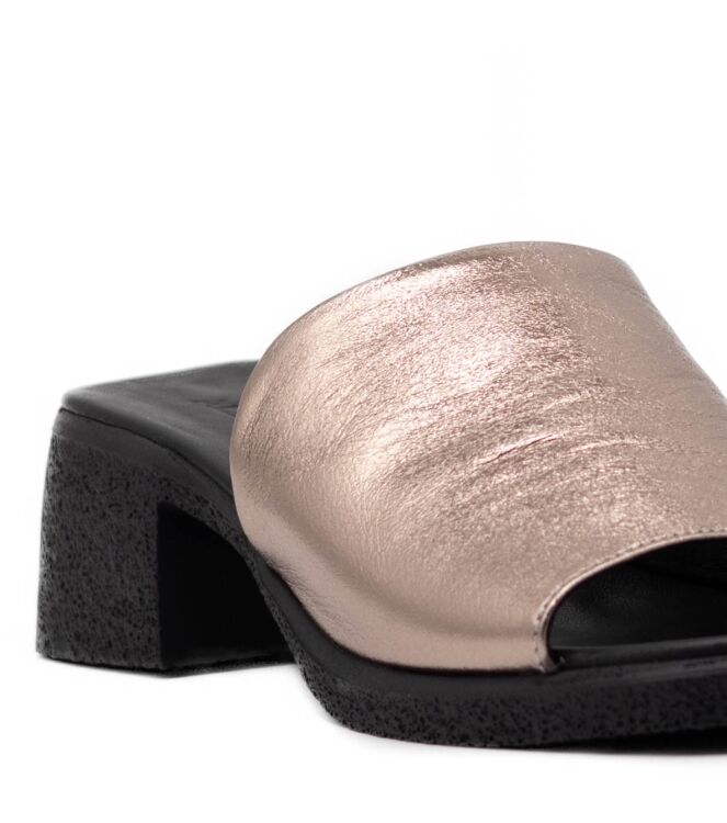 All Black Muiltjes in Goud online kopen.